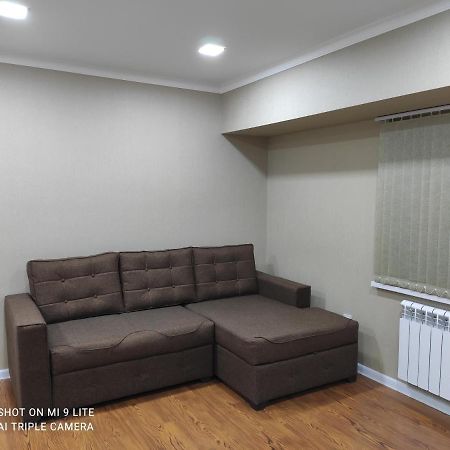 1-Bedroom Apartment In The Very City Center ทาชเคนต์ ภายนอก รูปภาพ