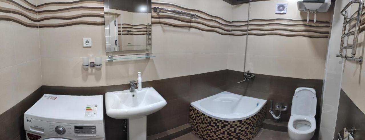 1-Bedroom Apartment In The Very City Center ทาชเคนต์ ภายนอก รูปภาพ