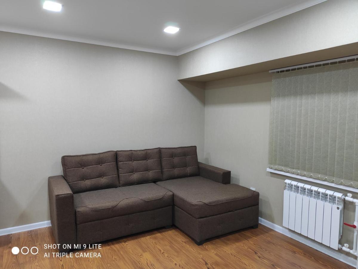 1-Bedroom Apartment In The Very City Center ทาชเคนต์ ภายนอก รูปภาพ